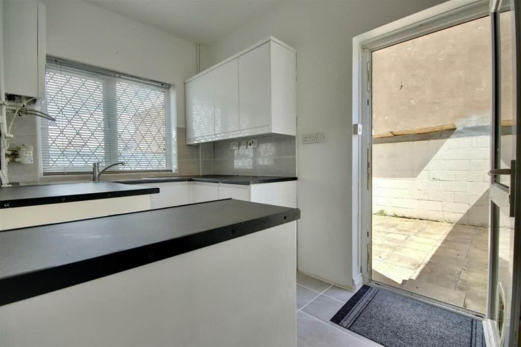 Improved Private House In Central Location Portsmouth Zewnętrze zdjęcie