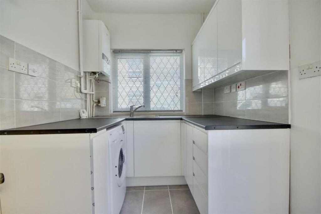 Improved Private House In Central Location Portsmouth Zewnętrze zdjęcie